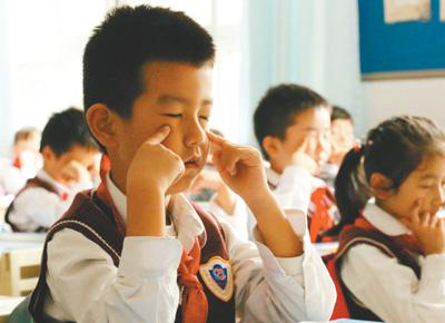 全國近視中小學(xué)生超過1億 如何降低近視率