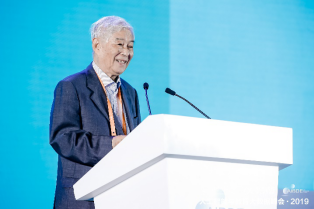北師大教授顧明遠(yuǎn)：人工智能正引起教育革命，教師需提高意識