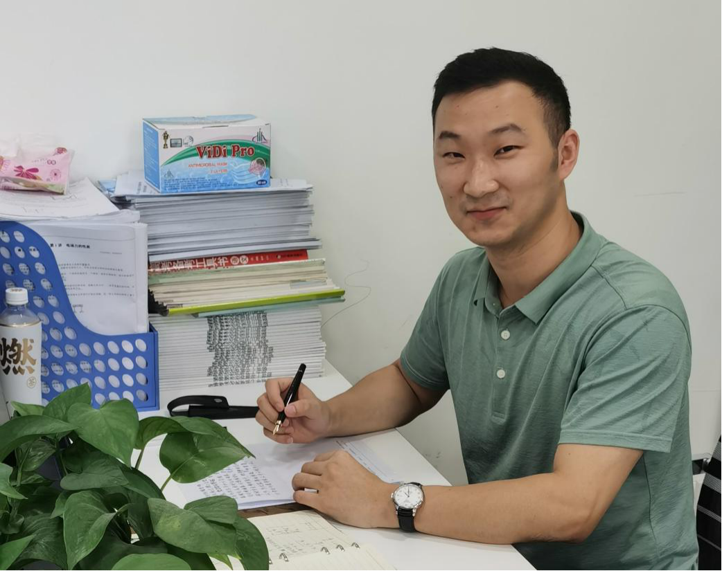 教師專訪 | 周凱：既是物理名師，又是“超級(jí)奶爸”